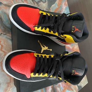 Jordan 1Mid SE